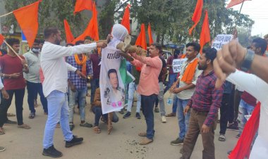 बजरंग दल व विश्व हिंदू परिषद ने  पाकिस्तान व आतंकवाद का फुका पुतला