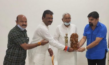 संसदीय सचिव रेखचंद जैन ने दिया बिहार के मुख्यमंत्री नितीश कुमार को राष्ट्रीय आदिवासी नृत्य महोत्सव का आमंत्रण।