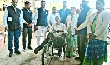 संसदीय सचिव रेखचंद जैन ने दिव्यांग बुजुर्ग को बैटरी चालित ट्राय साइकिल की प्रदान ..