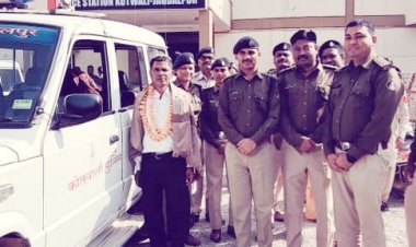 आरक्षक जगदीश प्रसाद के लिए  कोतवाली थाने में बरस पड़े फूल