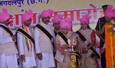 शहीद महेंद्र कर्मा विश्वविद्यालय के तीसरा दीक्षांत समारोह मे राज्यपाल सुश्री अनुसुईया उइके ने 95 विद्यार्थियों को प्रदान किया स्वर्ण पदक