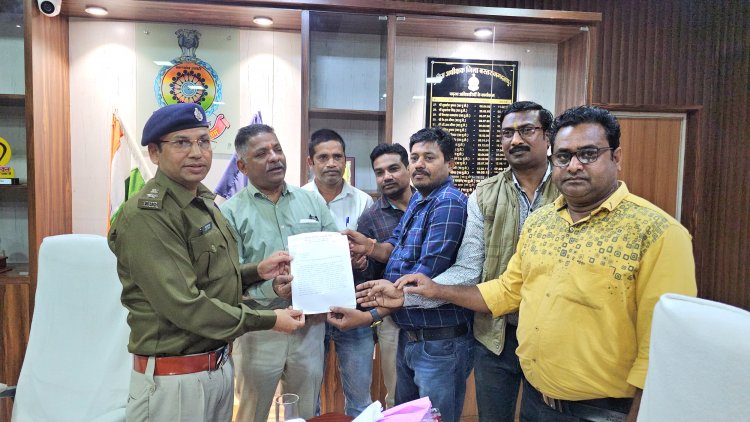जिला पत्रकार संघ ने तथाकथित पत्रकारों के विरुद्ध कार्यवाही करने की करी मांग, इनमें से कई तथाकथित पत्रकार जेल की हवा भी खा चुके हैं..