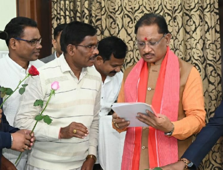 नियमितीकरण की मांग को लेकर मुख्ममंत्री से मिला लघुवनोपज प्रबंधक, संघ ने कहा- मांग नहीं हुई पूरी तो 6 फरवरी से जाएंगे अनिश्चितकालीन हड़ताल पर, 60 लाख लोगों को होगा नुकसान