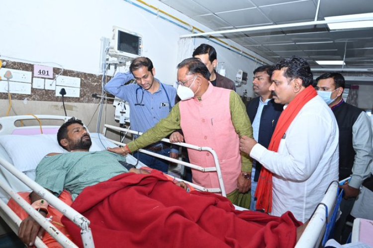 नक्सली हमले में घायल जवानों से मिले मुख्यमंत्री साय और डिप्टी सीएम विजय शर्मा: कहा नक्सलियों की कायराना हरकत