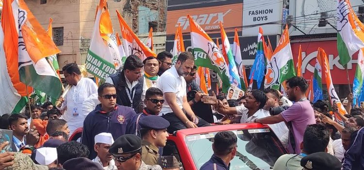 राहुल गांधी की भारत जोड़ो न्याय यात्रा छत्तीसगढ़ में रायगढ़ से फिर शुरू,राहुल गाँधी ने मोदी को भी निशाना साधते हुए दावा किया की उनकी जाति "घांची" अन्य पिछड़ा वर्ग में शामिल है।