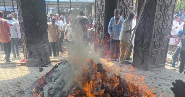 पंचतत्व में विलीन हुई पिस्ता देवी...बड़े बेटे ने दी मुखाग्नि...बड़ी संख्या में मौजूद रहे शुभचिन्तक