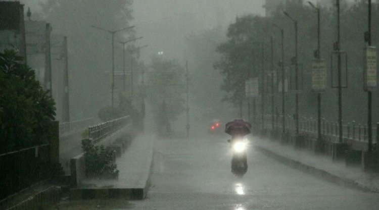मौसम विभाग ने जारी की चेतावनी, अगले 48 घंटे तक कहर मचाएगी धुआंधार बारिश...जानें कहां कैसा रहेगा मौसम