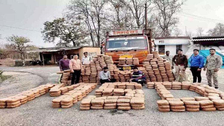 छत्तीसगढ़ - करोड़ों का गांजा जब्त...शातिर तरीके से हो रही थी गांजा की तस्करी, 2 गांजा तस्कर गिरफ्तार