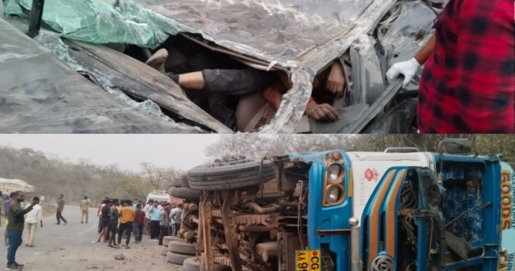 BREAKING : छत्तीसगढ़ में दर्दनाक हादसे में चार लोगों की मौत चलती कार के ऊपर पलटा पोल से भरा ट्रक...पढ़िए पूरी खबर