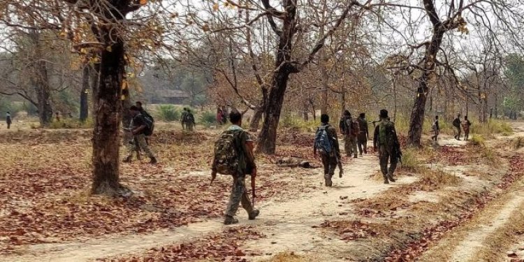 BREAKING NEWS: छत्तीसगढ़-महाराष्ट्र सीमा पर पुलिस और नक्सलियों के बीच मुठभेड़, चार नक्सली की मौत