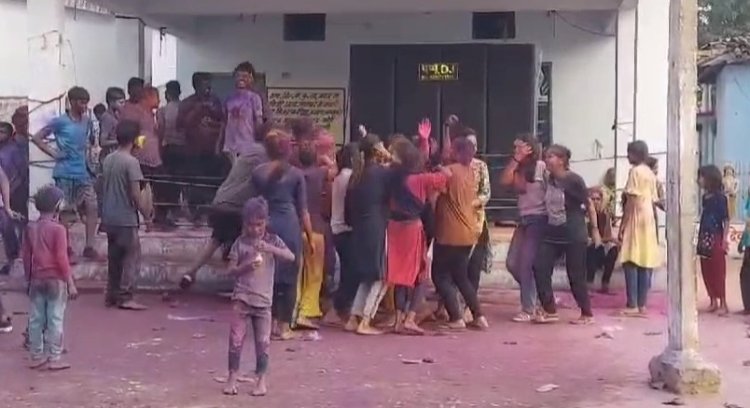 छत्तीसगढ़ का एक अनोखा गांव जहां हफ्तेभर पहले ही मना ली गई होली...सदियों से चलती आ रही परम्परा
