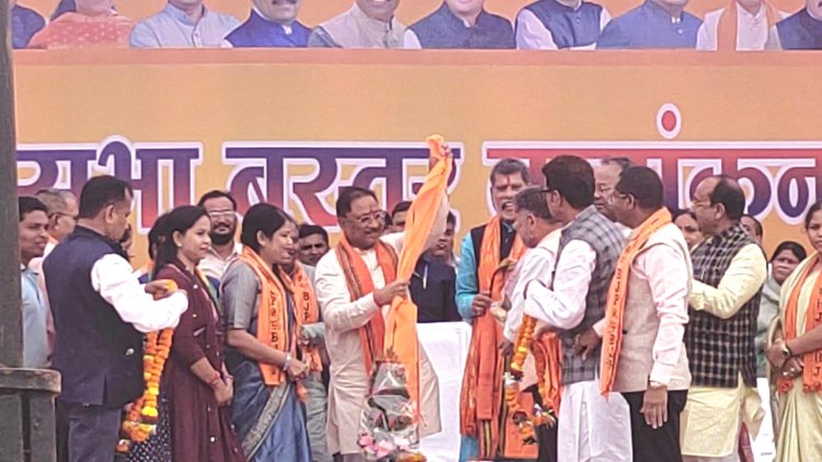 छत्तीसगढ़ ब्रेकिंग :- जगदलपुर नगरनिगम की महापौर सफ़िरा साहू और प्रदेश महामंत्री यसवर्धन राव ने थामा BJP का दामन