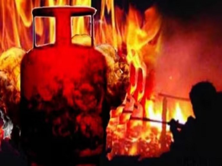 सिलेंडर फटने से हुआ बड़ा हादसा...मां समेत 3 बच्चों की दर्दनाक मौत, मचा हड़कंप
