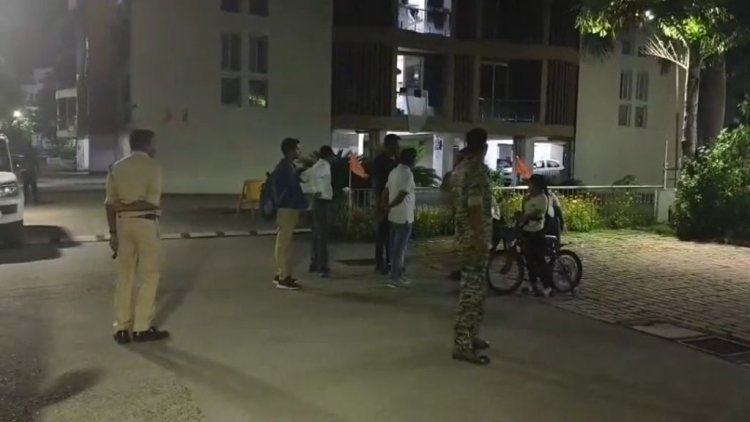 बड़ी खबर : दूसरी मंजिल की बालकनी से कूदकर युवक ने की आत्महत्या…जानिए क्या है पूरा मामला