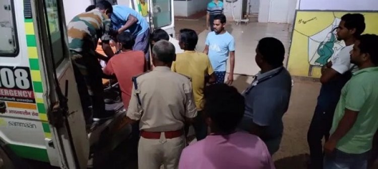 Accident : दो बाइक आपस में भिड़ी, दो की गई जान...बच्ची सहित तीन घायल
