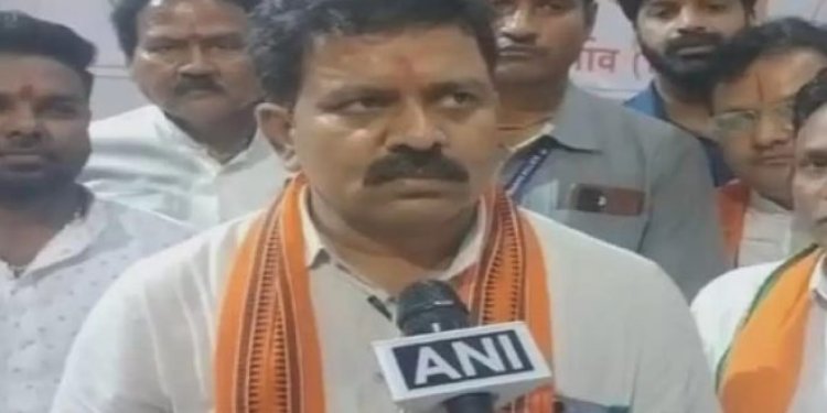 नेता प्रतिपक्ष महंत के बयान पर सियासी बवाल, डिप्टी सीएम शर्मा भड़के, मोदी जी के चरण छूने के लिए इन्हें सोचना पड़ेगा