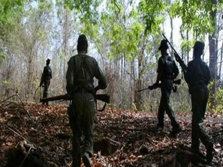Naxal Breaking :- नक्सलियों ने मुखबिर के शक पर युवक की गला रेत कर दी हत्या…!!
