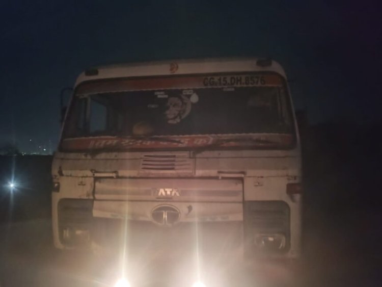 BREAKING : तेज रफ्तार ट्रेलर की चपेट में आने से तीन युवकों की दर्दनाक मौत