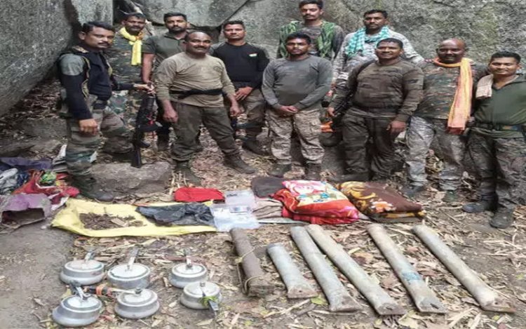 बारूद का जखीरा बरामद...फोर्स को छत्तीसगढ़-महाराष्ट्र बॉर्डर पर मिली बड़ी सफलता