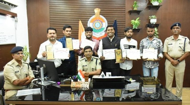 सड़क हादसे में घायलों की मदद कर जान बचाने वाले 6 नेक इंसान का एसपी ने किया सम्मान…