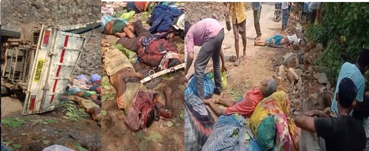BREAKING : छत्तीसगढ़ में दर्दनाक हादसा : तेंदूपत्ता तोड़कर लौट रहें आदिवासियों की पिकअप खाई में गिरी, 15 लोगों की मौत, 7 घायल