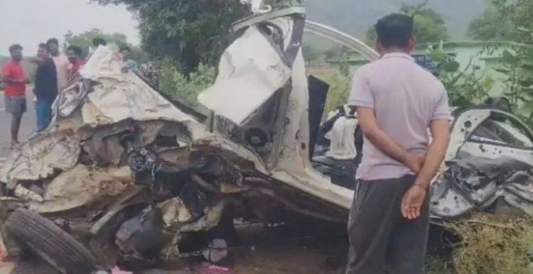 दर्दनाक सड़क हादसा तेज रफ्तार कार और ट्रैक्टर में हुई जबरदस्त टक्कर, हादसे में 4 की गई जान, गाड़ी के उड़े परखच्चे