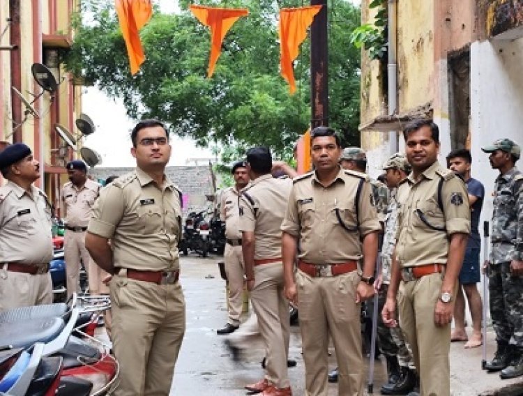 100 सदस्यीय पुलिस टीम अचानक पहुंची बीएसयूपी कॉलोनी, जानिए फिर क्या हुआ...पढ़िए खबर