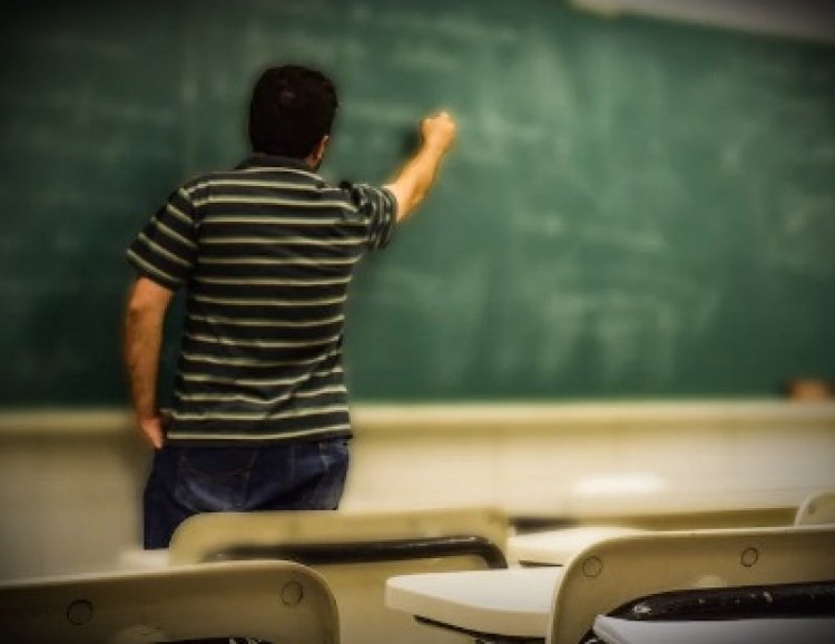 किंग : ऐसे स्कूलों में क्लास लगाने पर लगी रोक, शिक्षा सचिव ने सभी कलेक्टरों को दिया निर्देश...तीन दिन में मांगी रिपोर्ट, आदेश जारी