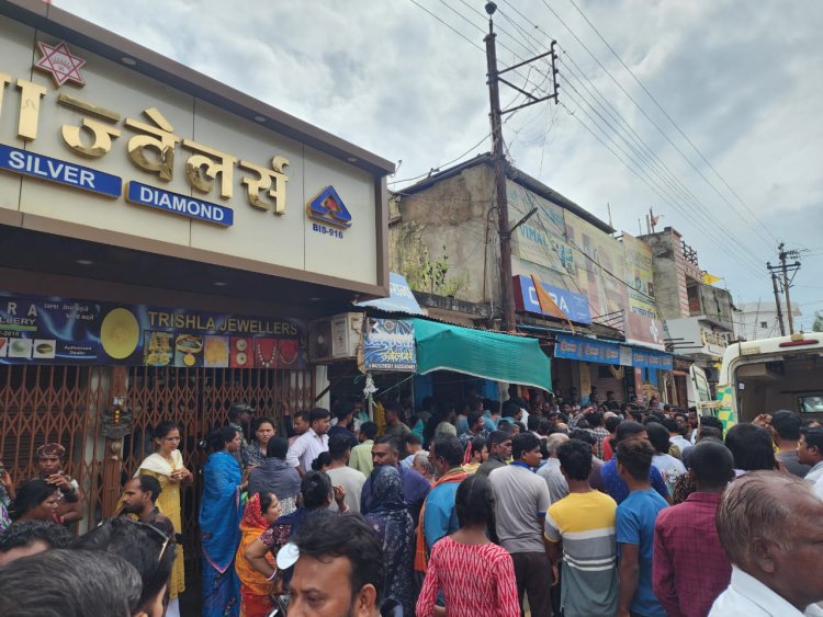 बिग ब्रेकिंग :- जगदलपुर शहर में हुआ दोहरा हत्याकांड मा बेटे की हुईं मौत एक बेटा गंभीर रूप से घायल देखें विडियो