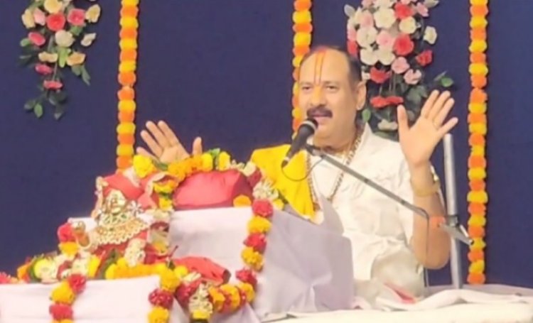 पंडित प्रदीप मिश्रा के शिव महापुराण कथा में उमड़ा जनसैलाब, भारी पुलिस बल तैनात