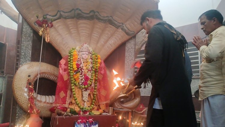 आदिशक्ति मंदिर में उमड़ी भक्तों की भीड़ रानमुण्डा सोनारगुड़ी में मनाया गया सत्ती माता का वार्षिक जात्रा चढ़ाई गई 45 बकरों की भेंट
