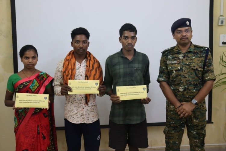 BREAKING : लाल आतंक को बड़ा झटका, 8-8 लाख के ईनामी सहित 3 माओवादियों ने किया आत्मसमर्पण