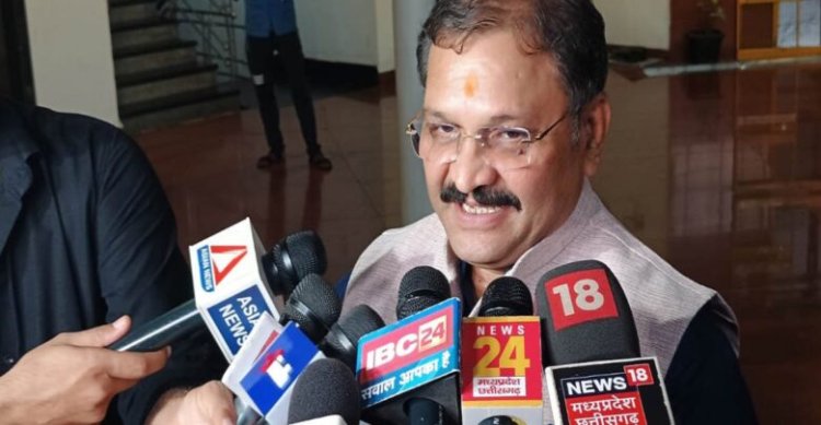 नक्सलियों की गिरफ़्तारी को लेकर सांसद संतोष पांडेय ने पूर्व CM भूपेश बघेल से किया सवाल, कहा – बताएं यह रिश्ता क्या कहलाता है….