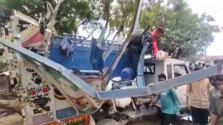 ACCIDENT : बस और मैक्स गाड़ी में जोरदार भिड़ंत...रक्षाबंधन मनाने जा रहे 10 लोगों की सड़क हादसे में मौत