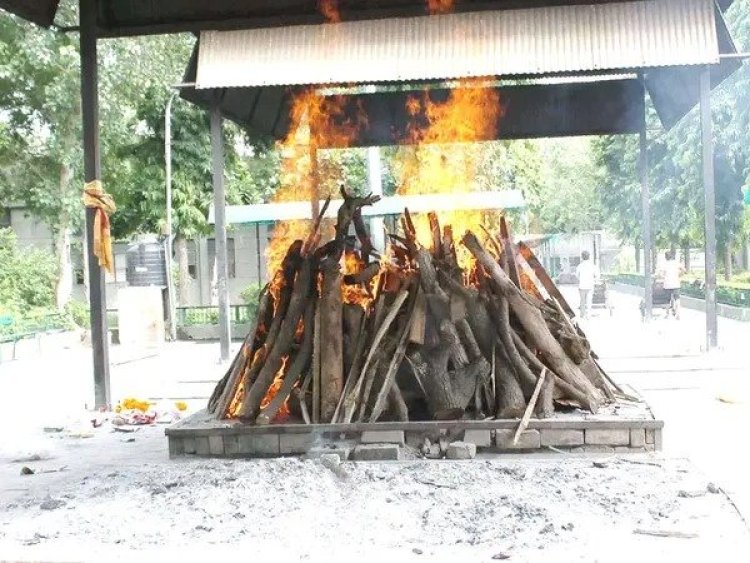 मरने के बाद 2 गज जमीन के लिए हुआ बवाल : शमशान घाट के रास्ते पर खड़ी कर दी दीवार, शव के अंतिम संस्कार को लेकर दो आपस में भिड़े लोग, फिर जो हुआ