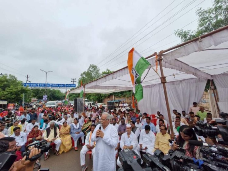 BREAKING : हिंडनबर्ग रिपोर्ट पर कांग्रेस का ईडी कार्यालय के बाहर प्रदर्शन जारी...बड़ी संख्या में कांग्रेसी मौजूद