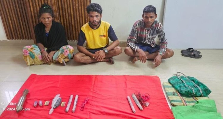 2 लाख के महिला ईनामी नक्सली को पुलिस ने किया गिरफ़्तार, ज़ब्त किए संदिग्ध औज़ार