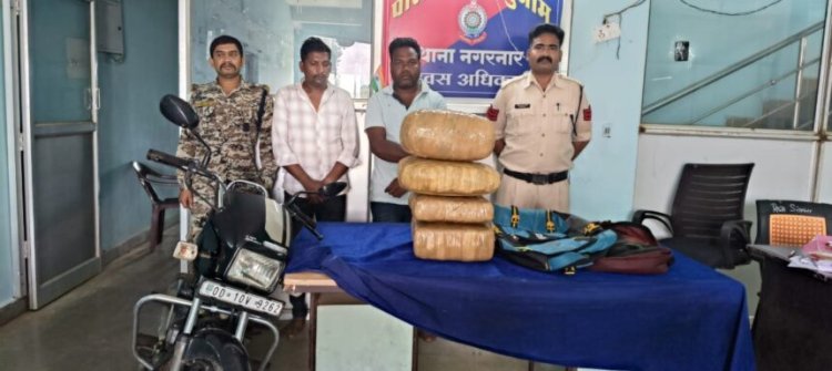 बाइक से अवैध गांजा की तस्करी करते दो आरोपी चढ़े पुलिस के हत्थे, 21 KG मादक पदार्थ जब्त