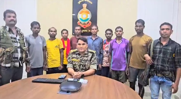 CG BREAKING : पुलिस ने घेराबंदी कर 1 लाख ईनामी सहित 8 नक्सलियों को विस्फोटक सामग्री के साथ पकड़ा...बड़ी वारदात की फ़िराक़ मे थे माओवादी