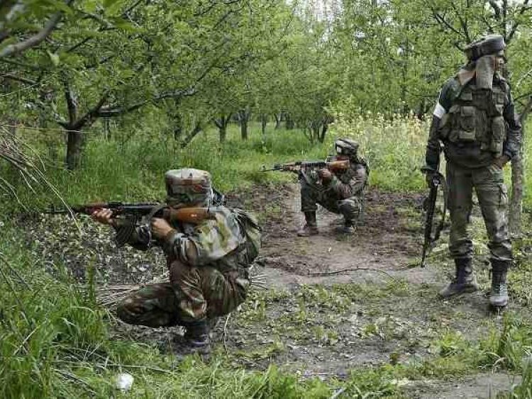 BREAKING : नक्सलियों और जवानों के बीच बड़ी मुठभेड़...रुक-रुक कर फायरिंग जारी