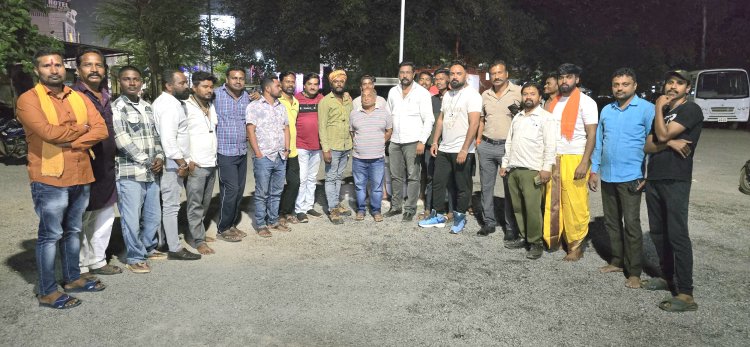गरबा आयोजक तिशा ग्रुप व वन्या के संचालक पर धार्मिक आस्था को ठेस पहुँचाने व सनातन धर्म के अपमान करने पर एफ.आई.आर. करवाने कोतवाली थाना मे सौपा ज्ञापन
