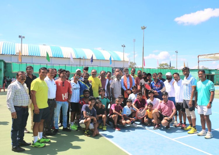 इंदिरा प्रियदर्शिनी स्टेडियम मे लॉन टेनिस संभाग स्तरीय प्रतियोगिता का शुभारंभ