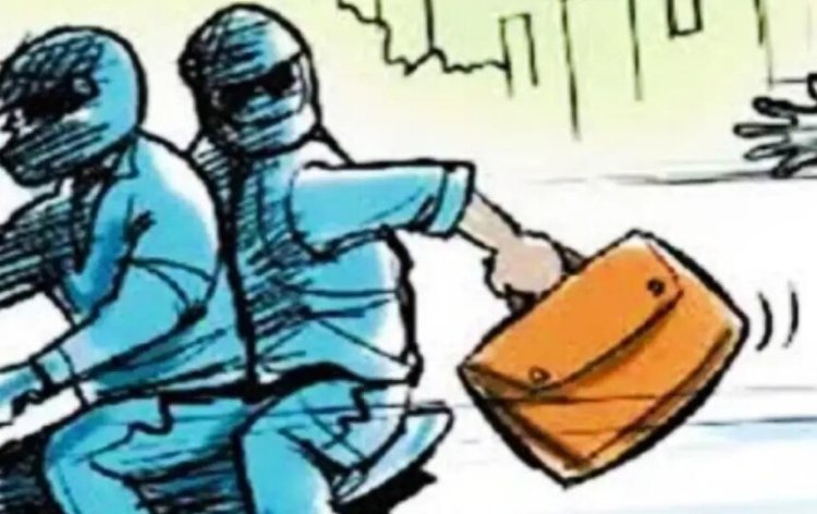 BREAKING : राजधानी में दिनदहाड़े युवक से 20 लाख की लूट, मचा हड़कंप, पूरे इलाके की घेराबंदी कर आरोपियों की तलाश शुरू
