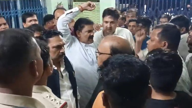 बड़ी खबर : पलारी थाना के अंदर देर रात भाजपा जनप्रतिनिधियों की पुलिसकर्मियों के साथ झड़प...जानिए क्या है पूरा मामला