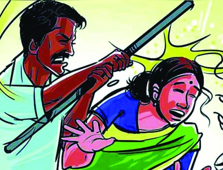 CG - पति ने पत्नी और 2 बेटियों पर किया जानलेवा हमला, पत्नी की मौके पर ही हुई मौत, बेटियों की हालत गंभीर...फिर जो हुआ......