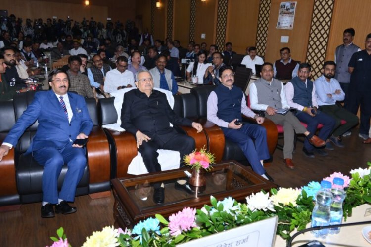 विधानसभा अध्यक्ष डॉ. रमन सिंह ने विधानसभा के रजत जयंती वर्ष के ‘‘प्रतीक चिन्ह” का किया विमोचन