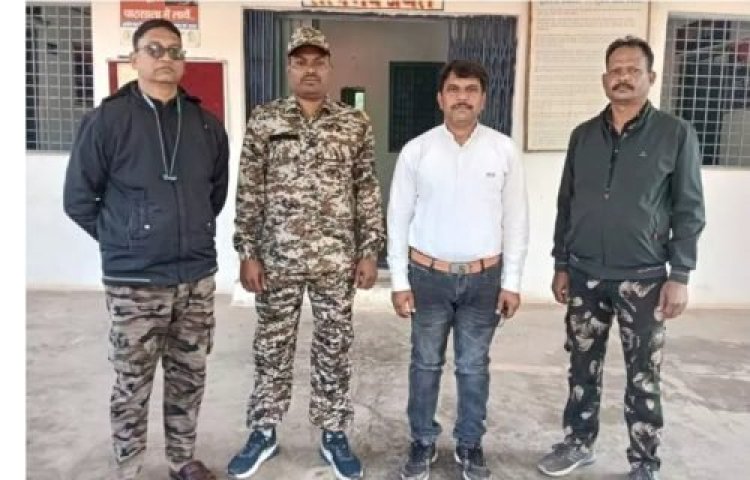 CG - शिक्षक गिरफ्तार : शिक्षक की शर्मसार कर देने वाली करतूत, छात्राओं को गोद में उठाकर करते थे गंदी हरकत, शिक्षा विभाग ने किया सस्पेंड