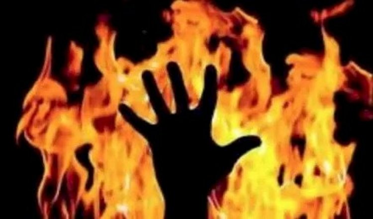 CG - दिल दहला देने वाली घटना : एक दूसरे के खून के प्यासे बने पति-पत्नी, दंपति ने एक-दूसरे पर पेट्रोल डालकर लगाई आग, वजह जान रह जाएंगे हैरान...