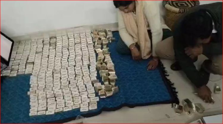 बड़ी खबर : लोकायुक्त ने करीब 17 घंटे तक की कार्रवाई...RTO के पूर्व आरक्षक के घर मिली 2 क्विंटल चांदी