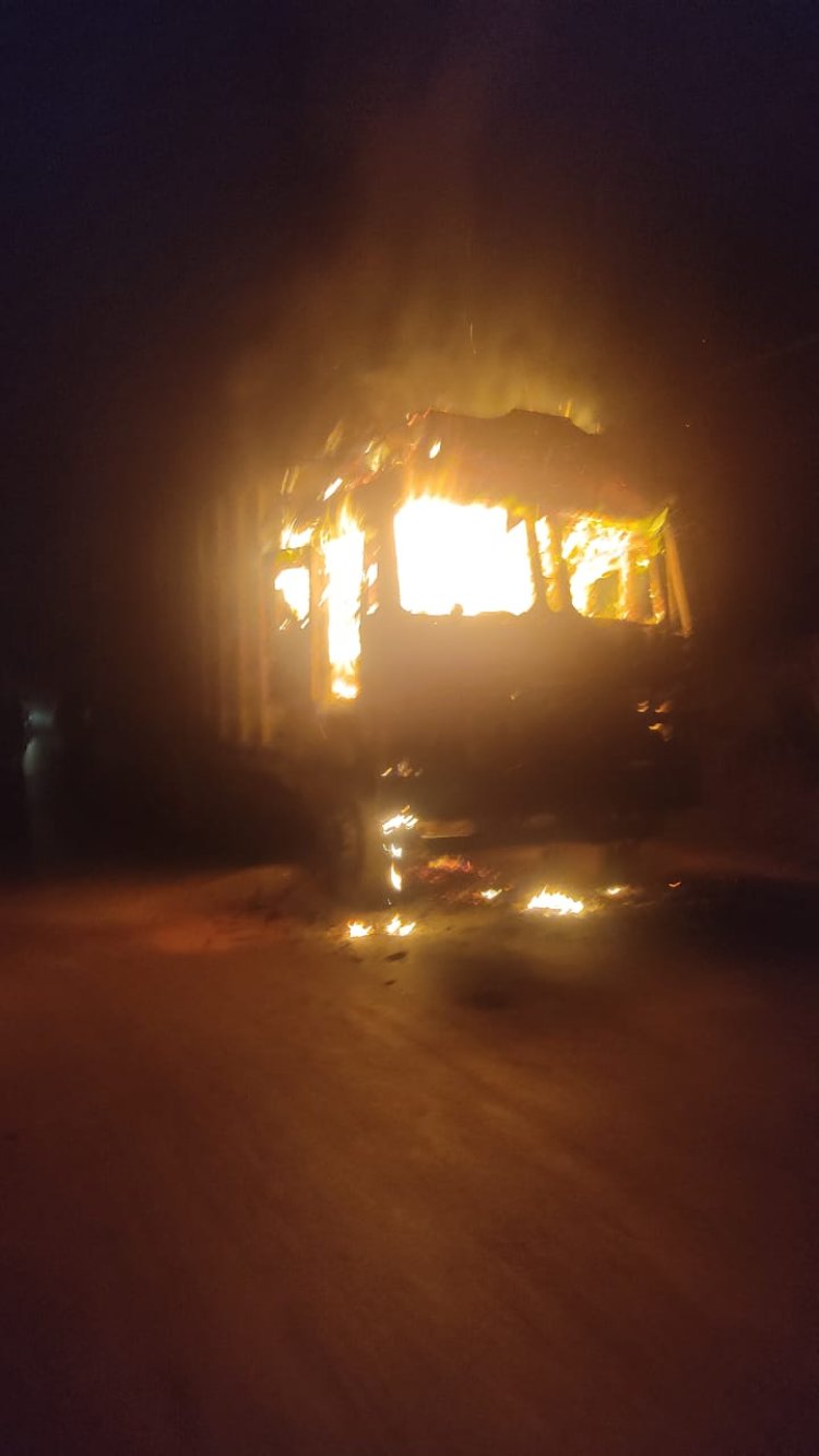 BREAKING: धान डंप करने जा रही ट्रक में लगी भीषण आग, धान जलकर खाक, तीन फायर ब्रिगेड मौके पर मौजूद